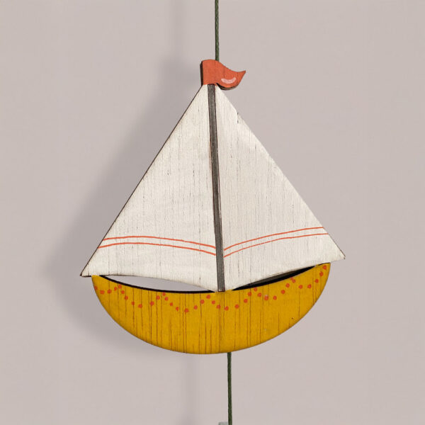 Móvil Infantil Artesanal – Barquitos de Vela y Peces - Imagen 2