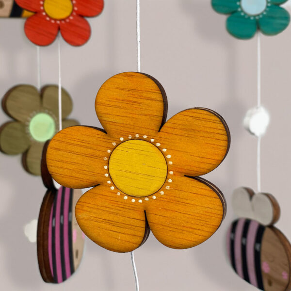 Móvil Infantil Artesanal – Abejas y Flores - Imagen 3
